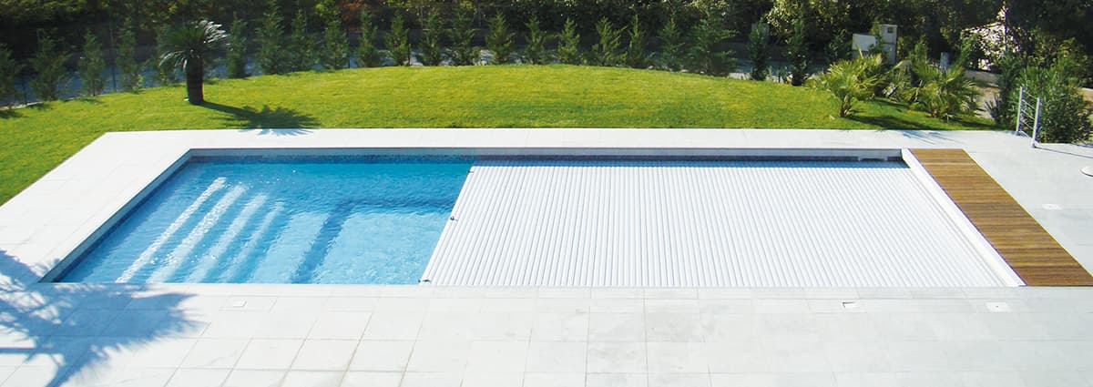Couverture automatique piscine : comment bien choisir ?